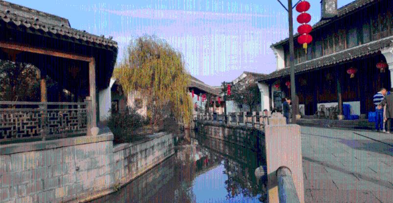 向上跳的香蕉